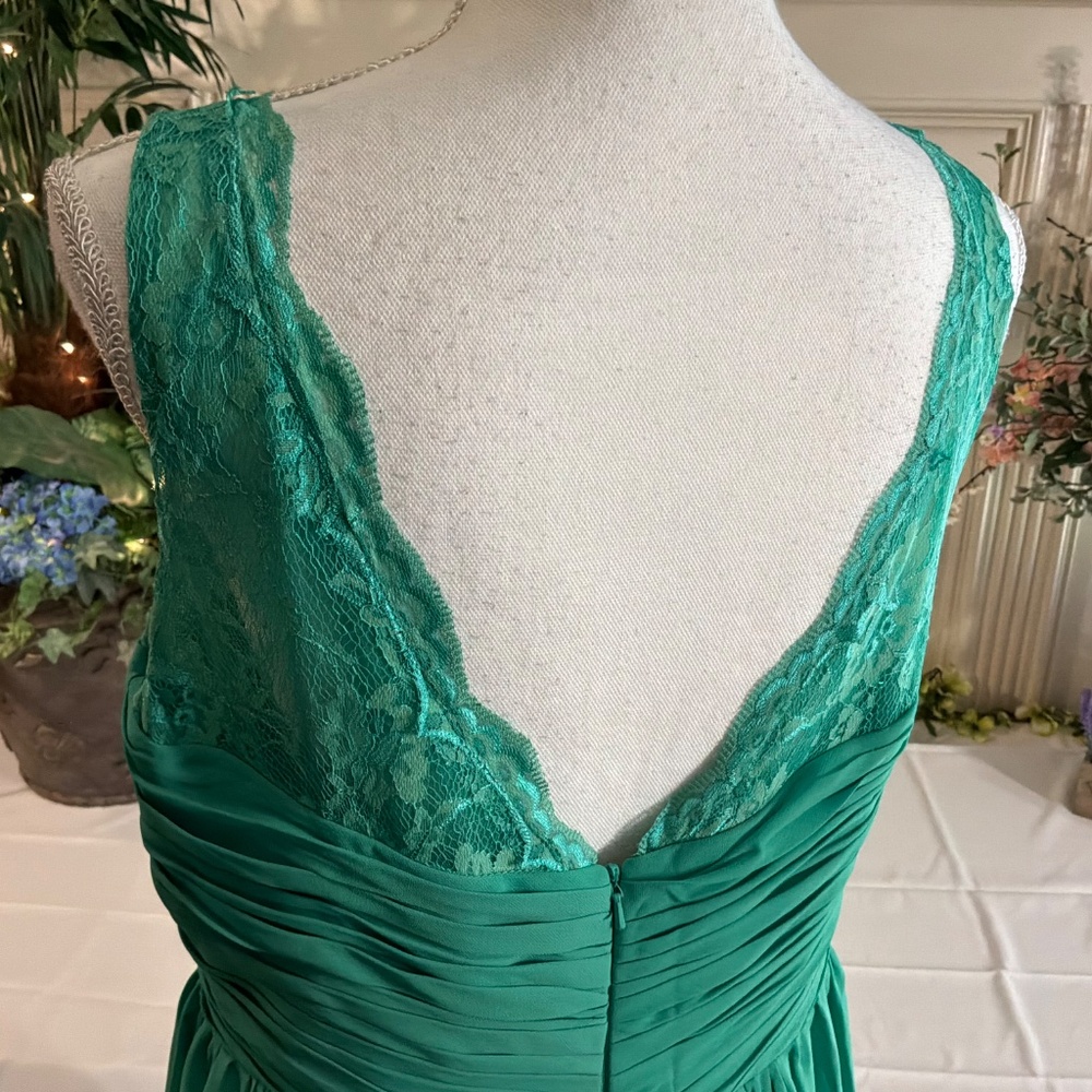Long green chiffon with lace shoulder straps - Picture 5 of 8